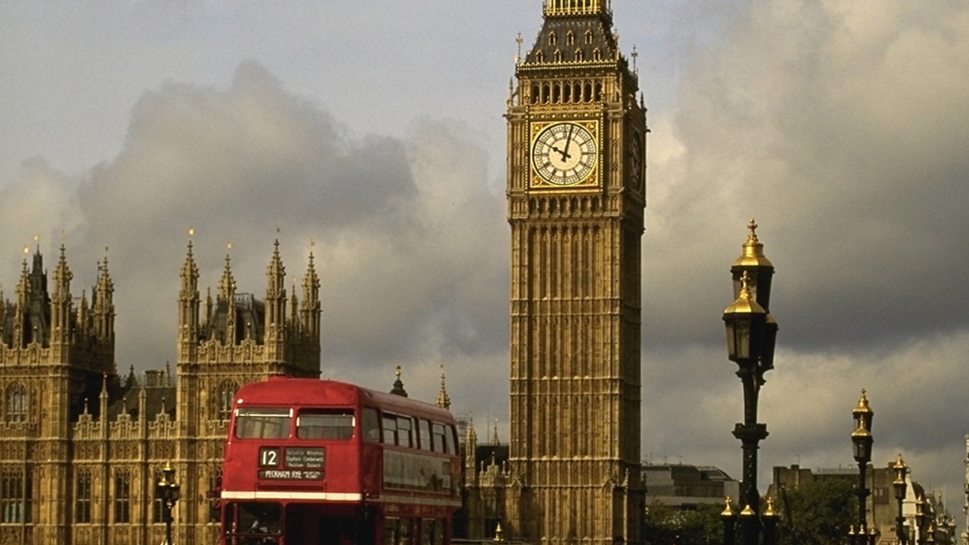 Big ben information. Великобритания Лондон Биг Бен. Англия древняя Биг Бен. Биг Бен Англия на английском. БИГБЕН Лондон информация.