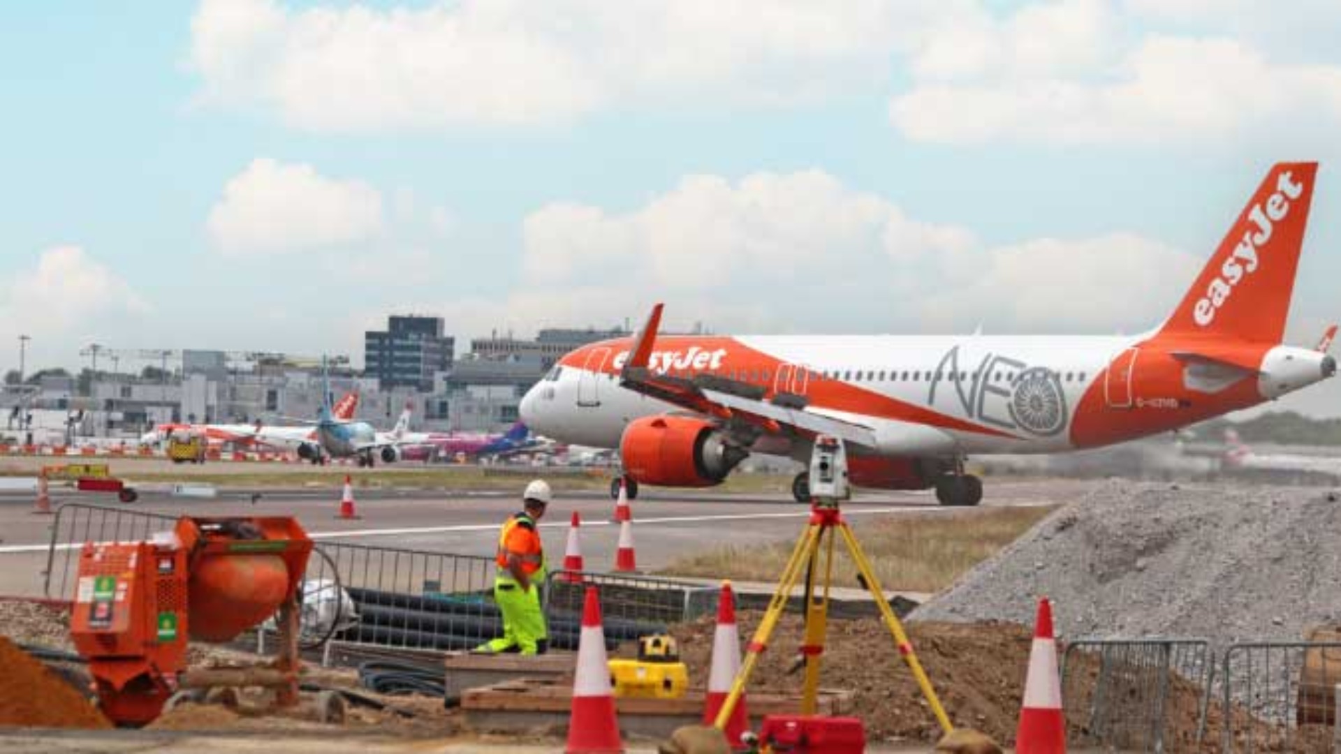 London Gatwick Launches New Rapid Exit Taxiway to Enhance Efficiency ...