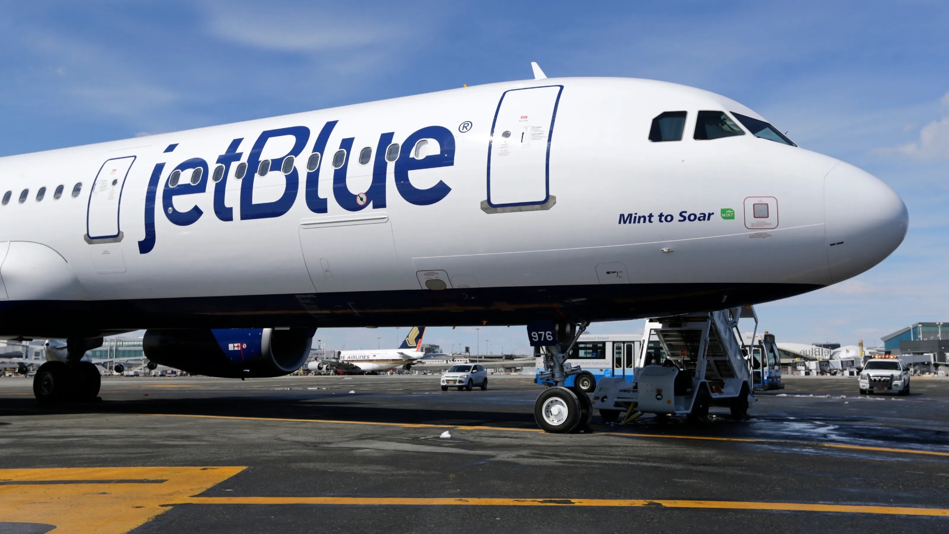 JetBlue Airways introduces Mint, its new trans-con service