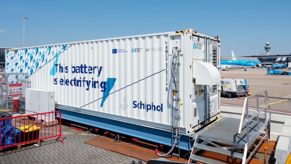 Schiphol Tests World-First Super Battery to Revolutionize Ground Operations