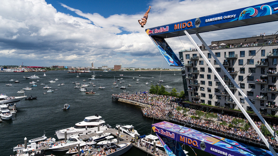Iffland and Heslop Triumph at 100th Red Bull Cliff Diving Event in Boston